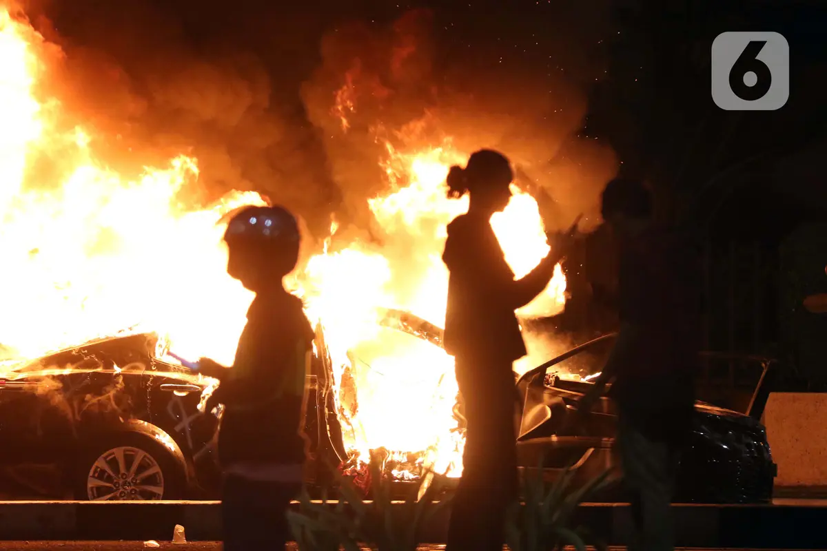 Demo Berujung Anarkis, Sebagian Jakarta Porak Poranda