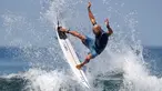 Peselancar asal AS, Kelly Slater melakukan lompatan saat kejuaraan selancar dunia bertajuk "Corona Bali Protected" di Pantai Keramas, Gianyar, Bali, Minggu (19/5/2019). Event yang diberinama Corona Bali ProTected digelar pada 13 Mei hingga 25 Mei 2019. (SONNY TUMBELAKA / AFP)