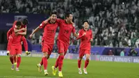 Timnas Korea Selatan berhasil meraih kemenangan 4-2 atas Arab Saudi lewat adu penalti, setelah bermain imbang 1-1 selama 120 menit pada laga 16 besar Piala Asia 2023 di&nbsp;Education City Stadium, Al Rayyan, Selasa (30/1/2024) malam WIB. (AP Photo/Thanassis Stavrakis)