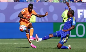 Nicolas Pepe #19 dari Timnas Pantai Gading mencetak gol kedua timnya selama pertandingan Grup E Piala Dunia 2026 antara Curaçao dan Pantai Gading di Stadion Philadelphia pada 25 Juni 2026 di Philadelphia, Pennsylvania. (Kevin C. Cox/Getty Images via AFP)