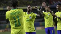 Selebrasi striker Timnas Brasil, Neymar bersama rekan-rekannya setelah mencetak gol keempat timnya ke gawang Bolivia pada laga Kualifikasi Piala Dunia 2026 zona Conmebol di Mangueirao Stadium, Belem, Brasil, Sabtu (9/9/2023) pagi WIB. (AP Photo/Bruna Prado)