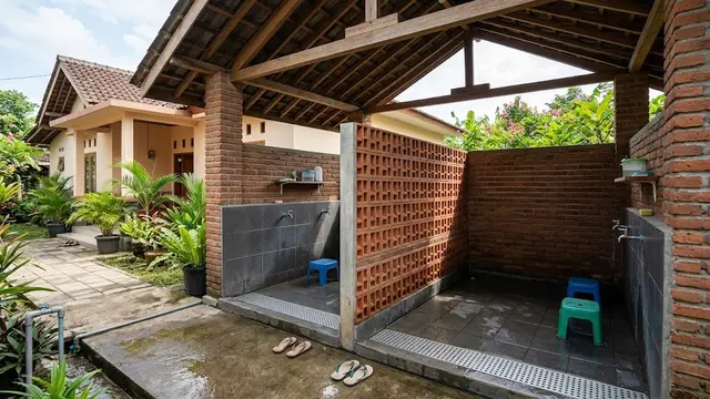 Desain Tempat Wudhu Rumah dengan Dinding Roster/AI Generated