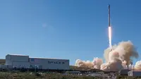Peluncuran kali ini merupakan pertama kalinya sejak SpaceX menghadapi kenyataan pahit akibat insiden ledakan yang terjadi pada September 2016 lalu saat melakukan uji coba di Cape Canaveral, Florida, Sabtu (14/1) (AP Photo)
