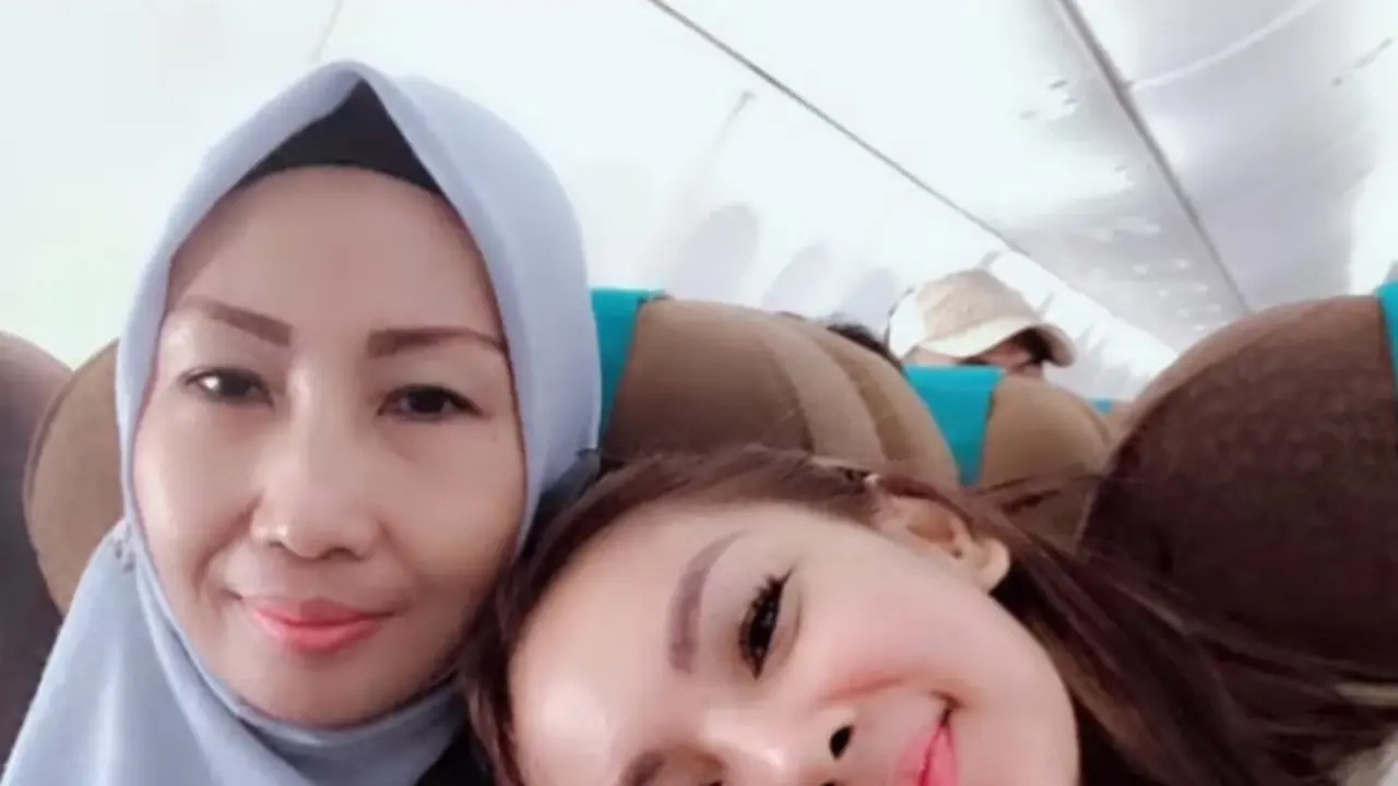 Kalina Oktarani dan almarhumah Erlan Wardhania. (Foto: Dok. Instagram @kalinaocktaranny)