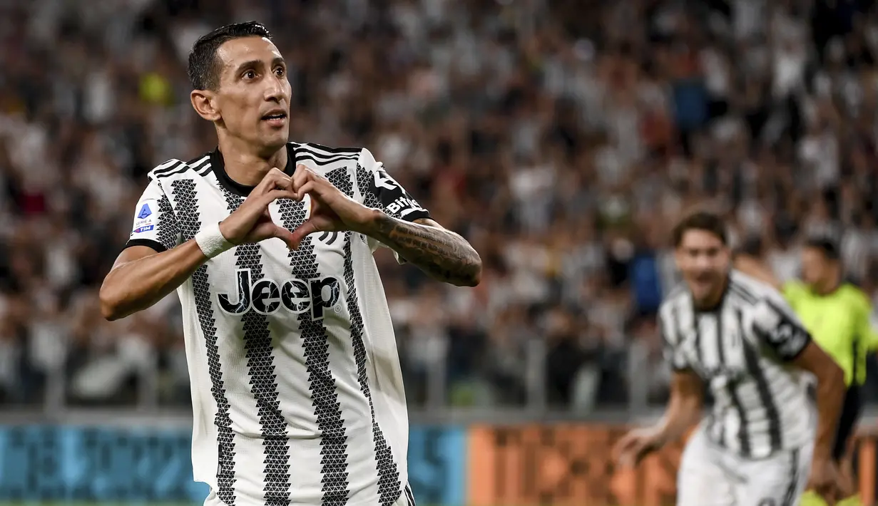 Gelandang Juventus, Angel Di Maria berselebrasi setelah mencetak gol ke gawang Sassuolo pada pertandingan Liga Serie A Italia di stadion Juventus di Turin (15/8/2022). Juventus menang atas Sassuolo 3-0. (Marco Alpozzi/LaPresse via AP)