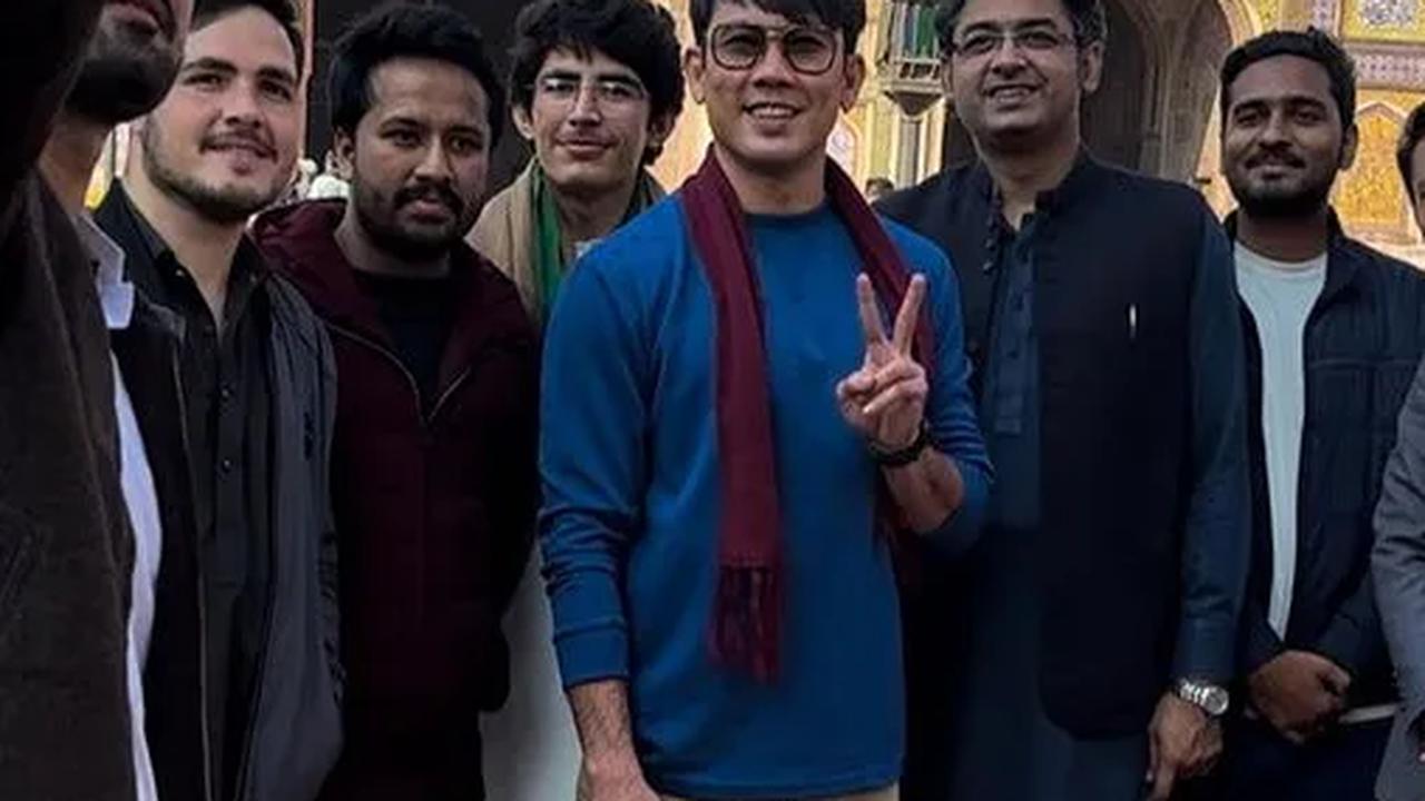 10 Foto Denny Sumargo saat Berada di Pakistan, Potret Pakai Peci Langsung Curi Perhatian