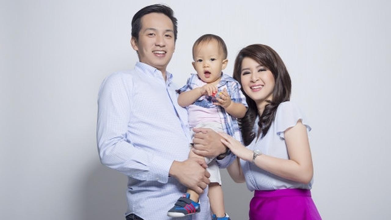 Kebersamaan Grace Natalie bersama suami dan buah hati