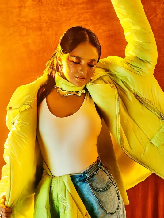 Bintang film Induk Gajah itu sontak menjadi sorotan saat mengunggah potret penampilan barunya dengan tubuh yang semakin proporsional. [@marshanda99].