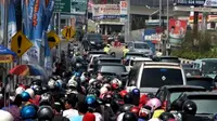 Puncak Diserbu Pengunjung Saat Hari Buruh