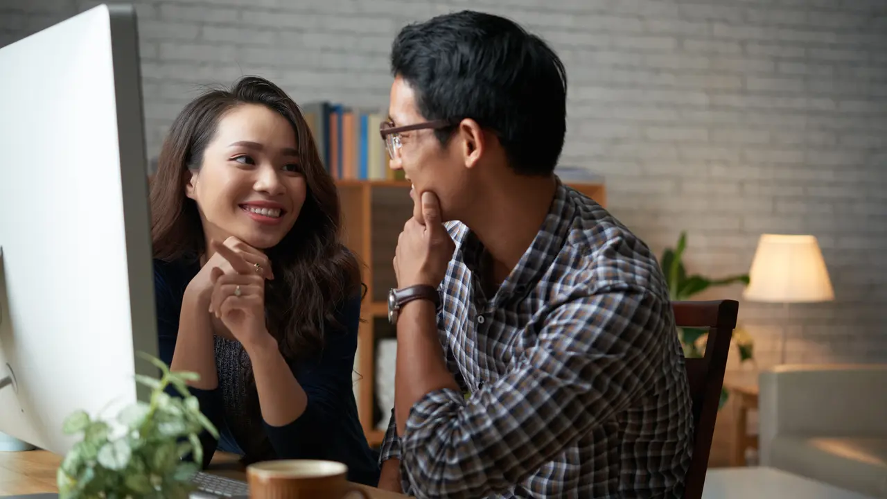 perempuan dan pasangan 5 juli berdua