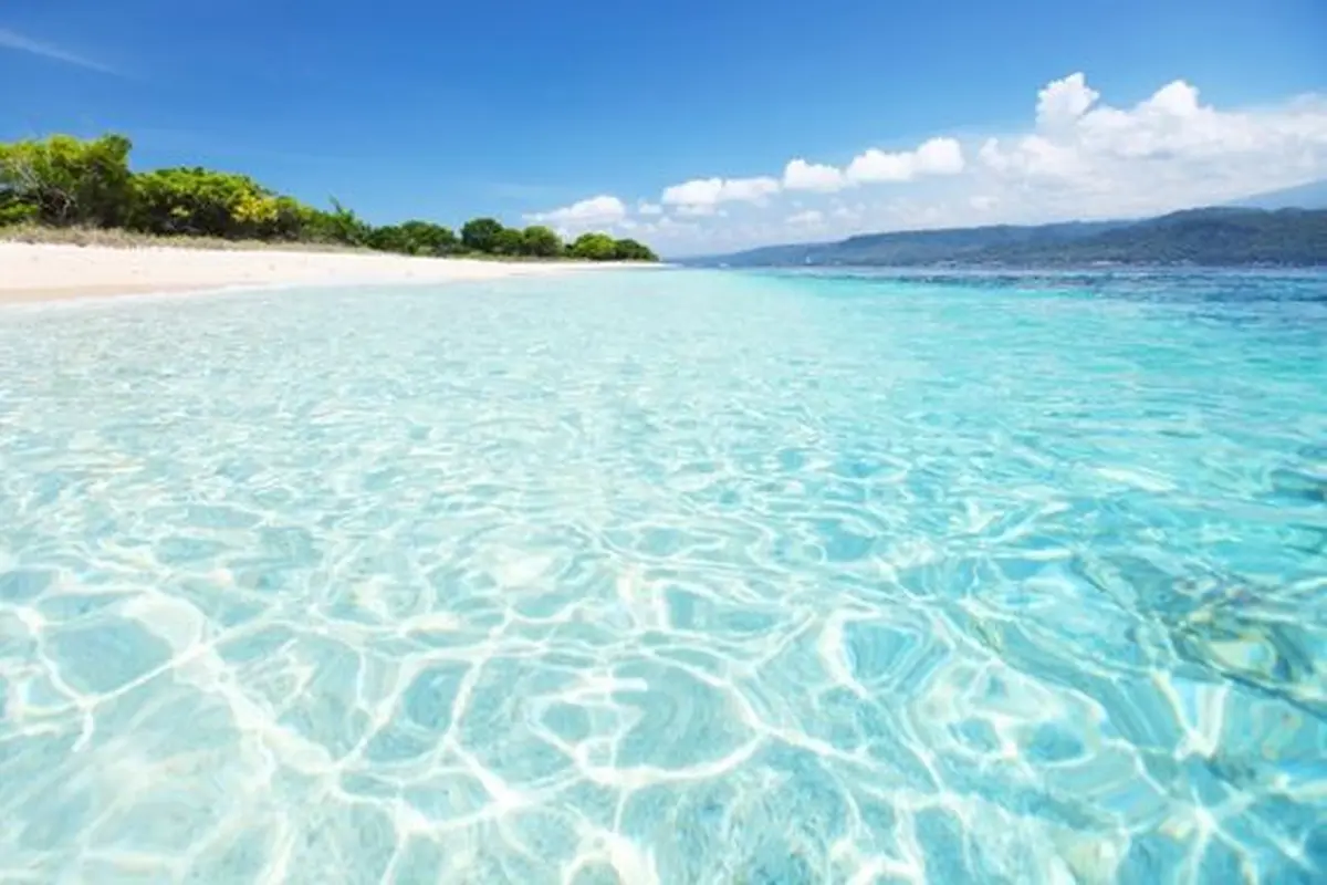 Suasana Siang Hari di Pulau Menjangan, Taman Nasional Bali Barat