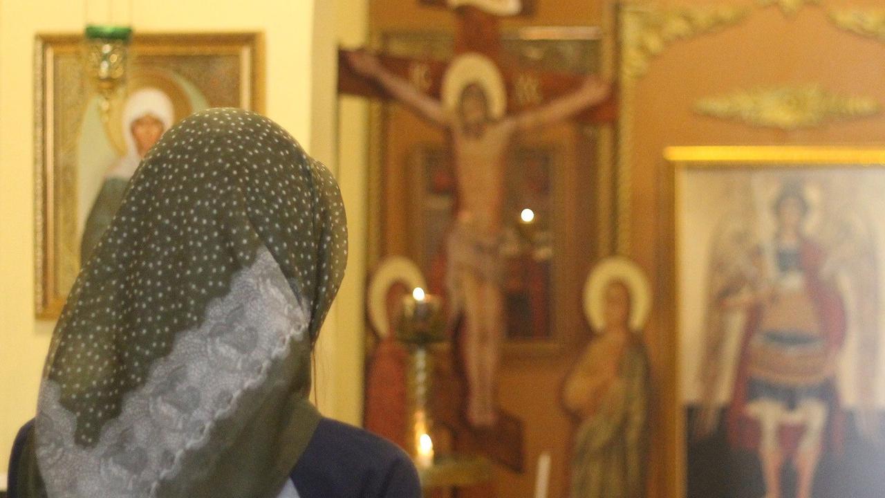 Penganut Kristen Orthodox di Chapel Kristen Orthodox Rusia St. Serafim - Gresik