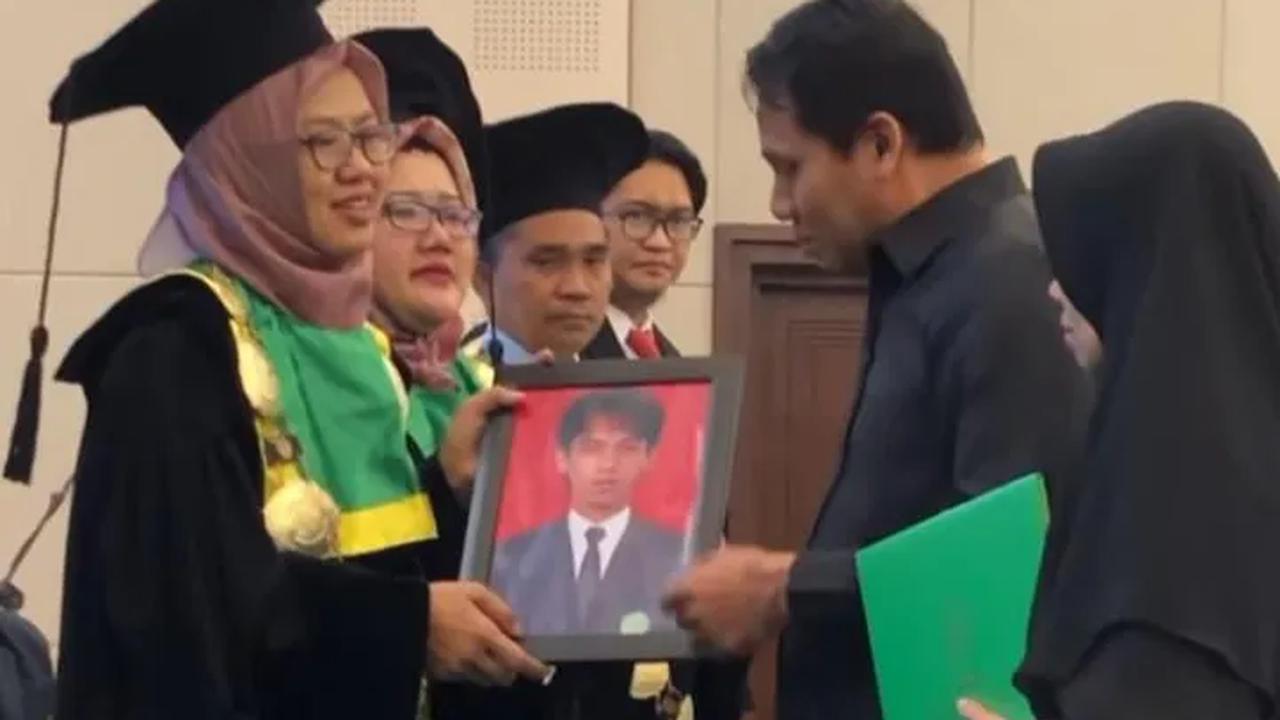 Diketahui momen ini tidak hanya menjadi penghormatan bagi Lintang. Namun, juga menyentuh hati seluruh hadirin yang turut merasakan kehadiran dan semangatnya.<br>