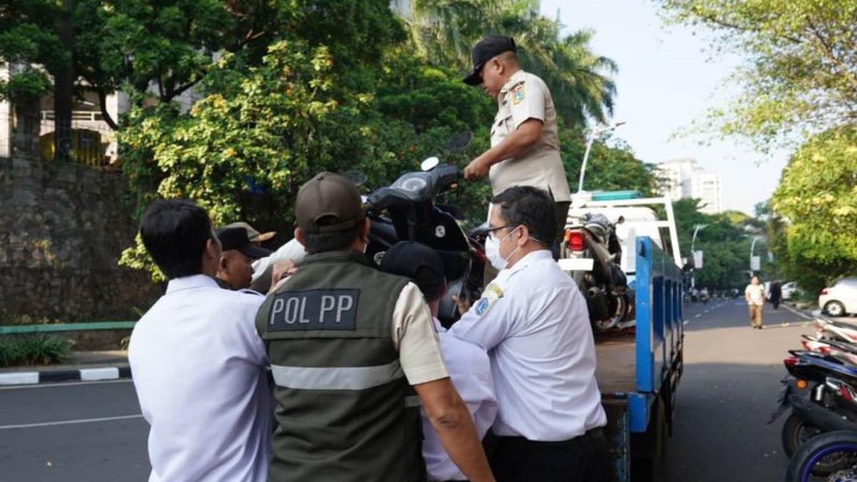 ASN Jakarta Bandel Bawa Kendaraan Pribadi Diderek