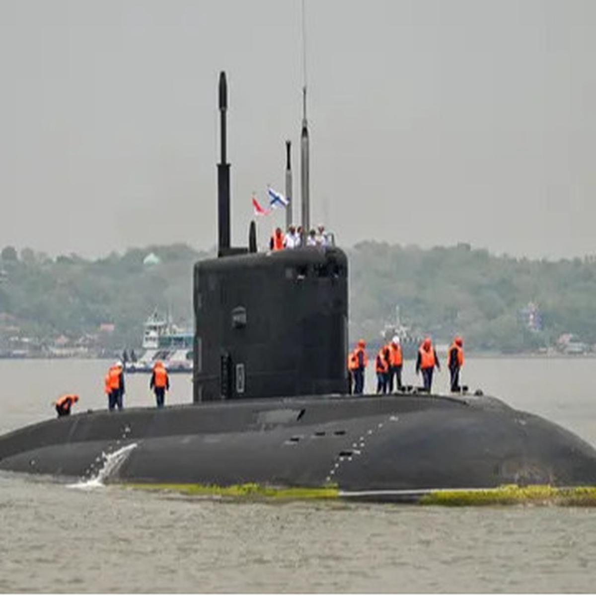 Ikut Latihan Gabungan, Kapal Selam Rusia Berlabuh di Surabaya