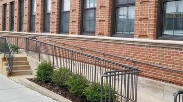 6 Bentuk Pagar Nyeleneh Tak Punya Fungsi Ini Bikin Geleng Kepala