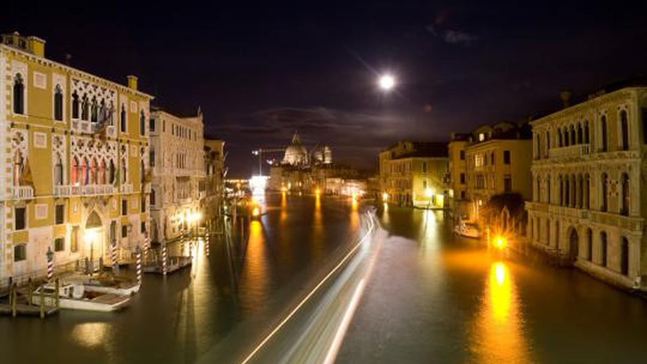 Jalan-jalan ke kota romantis Venesia