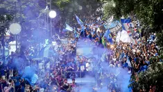 Tim Persib Bandung merayakan kemenangan mereka sebagai juara BRI Liga 1 musim 2024/2025 dengan menggelar pawai meriah di Kota Bandung, Minggu (25/5/2025). (Bola.com/M Iqbal Ichsan)