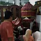 Suasana rumah duka almarhum Andi Maddusila, Raja Gowa ke-37, di Jalan Bumi 22, Perumahan Bumi Permata Hijau, Makassar. (Istimewa/KabarMakassar.com)