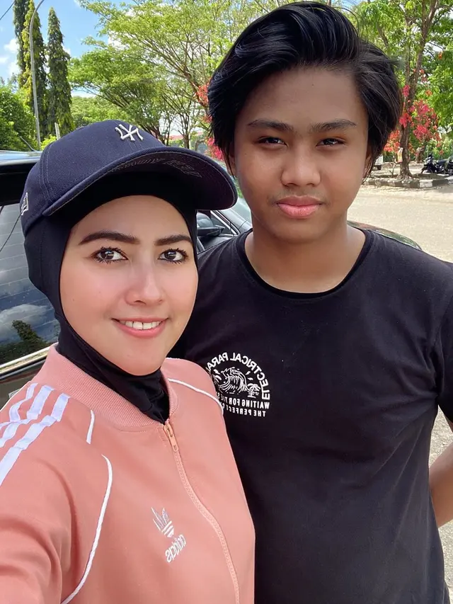 5 Momen Kebersamaan Meggy Wulandari Bareng Anak Sambungnya, Akrab Banget