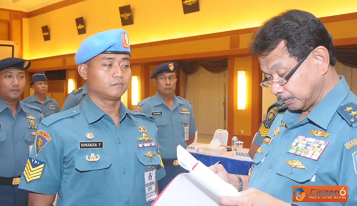 Citizen6, Surabaya: Sebanyak 428 Bintara dari berbagai KotamaTNI AL mengikuti sidang Pantukhir guna memperebutkan 200 kursi pada Diktukpa TNI AL Angkatan ke-42 2012, Kamis (11/10). (Pengirim: Penkobangdikal). 