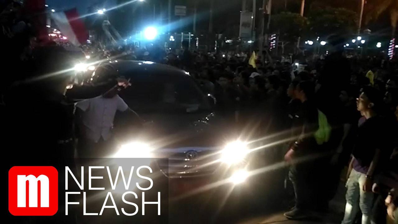 VIDEO: Geruduk DPR, Mahasiswa 'Sandera' Mobil Pelat Merah
