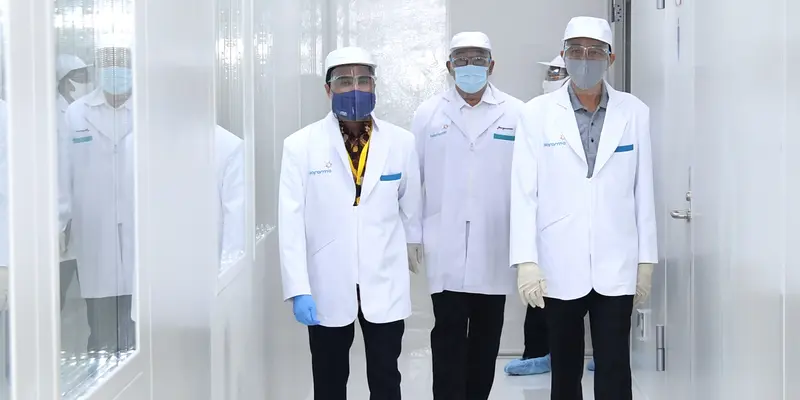 Jokowi Tinjau Fasilitas Produksi Vaksin Covid-19 di Bio Farma