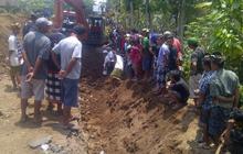Menyaksikan pembongkaran kuburan massal eks anggota PKI di Bali