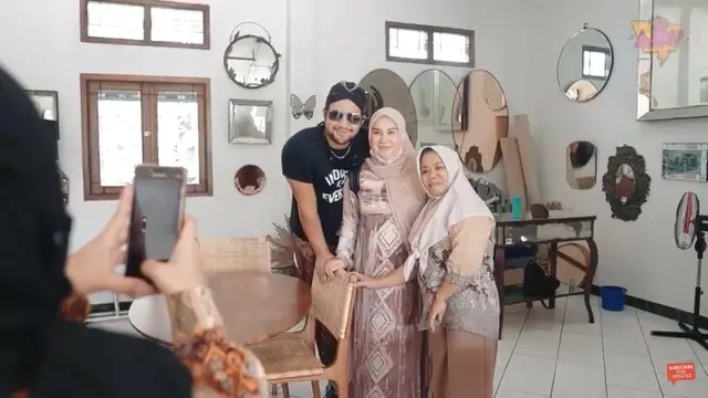 Momen Irish Bella dan Ammar Zoni Liburan ke Yogyakarta. (Sumber: Instagram/Aish TV)