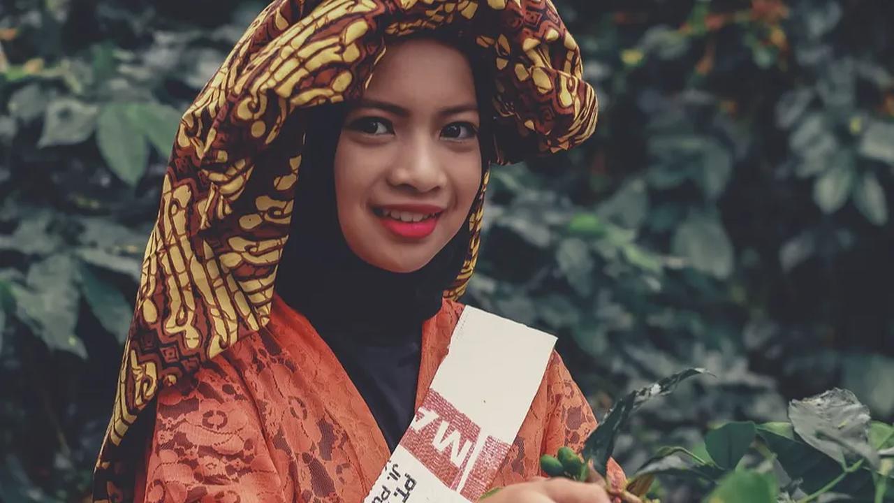 Secangkir kopi bisa memberikan banyak ide.  Kini dalam budaya kolaborasi, sudah jadi kewajiban untuk membahas aneka hal sambil minum kopi.

Kamu sudah ngopi hari ini? :)
