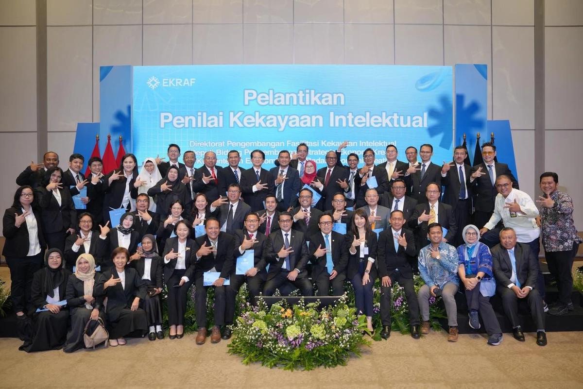 Menteri Ekonomi Kreatif/Kepala Badan Ekonomi Kreatif, Teuku Riefky Harsya, secara resmi menetapkan dan melantik 64 Penilai Kekayaan Intelektual (KI)