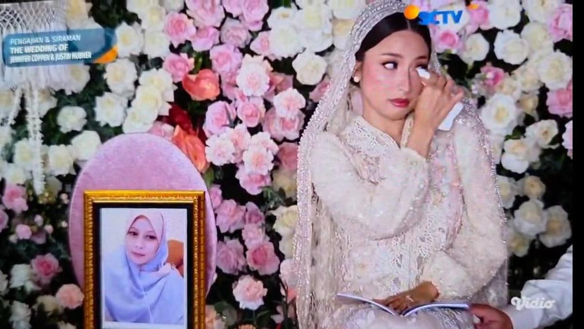 Jennifer Coppen Menangis di Pengajian Jelang Pernikahan Saat Doa untuk Mendiang Ibu
