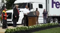 Pujian Presiden AS Donald Trump ke para sopir truk yang terus bekerja di tengah pandemi Virus Corona COVID-19. Dok: Twitter Gedung Putih @WhiteHouse