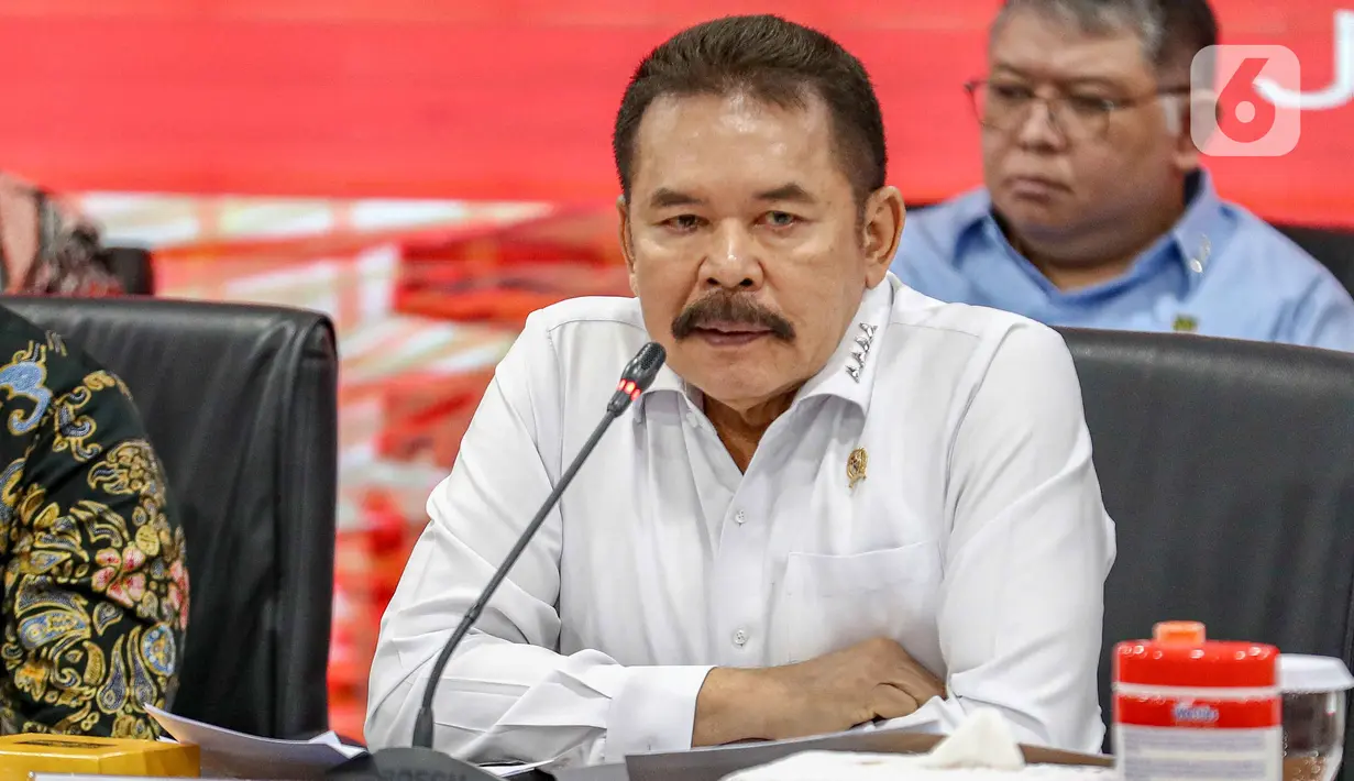 Jaksa Agung ST Burhanuddin turut memaparkan hasil kerja dari periode 20 Oktober hingga 31 Desember 2024. Saat ini, pihaknya menangani 236 penyidikan baru, 331 perkara penyidikan, 356 penuntutan, dan 327 eksekusi. (Liputan6.com/Herman Zakharia)