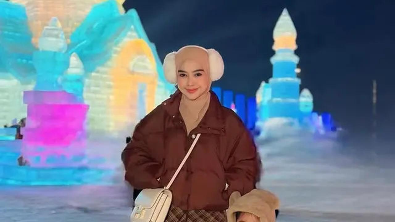 10 OOTD Gaya Publik Figur Menikmati Liburan Akhir Tahun di Negara Bersalju, dari Citra Kirana hingga Aurel Hermansyah