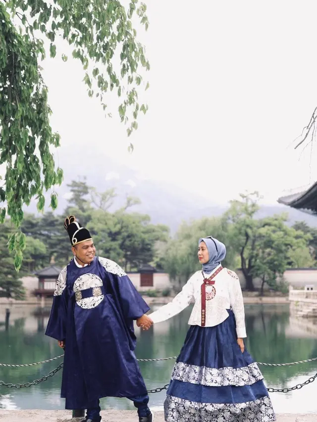 Abdel Achrian dan Riani Wahyuningsih