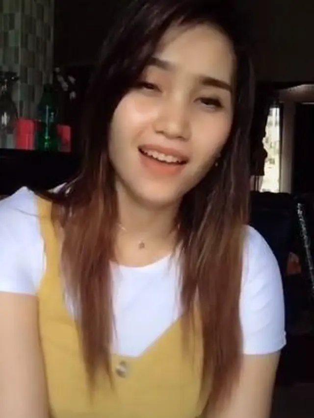 6 Potret Wanita yang Disebut 'Kembaran' Ayu Ting Ting, Bak Pinang Dibelah Dua
