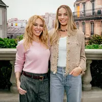 Aktris Hollywood Margot Robbie kembali mencuri perhatian publik lewat kampanye terbaru dari Chanel.