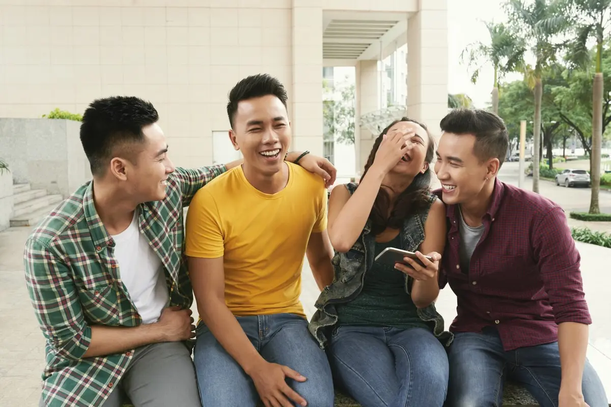 6 Zodiak yang Terkenal Paling Social Butterfly - Cover