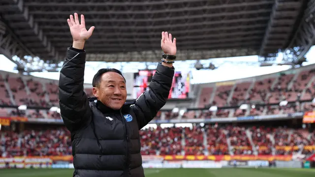 Pelatih klub J1 League Machida Zelvia, Go Kuroda (kanan)