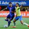 Josip Sutalo dan Matheus Cunha berebut bola dalam laga uji coba internasional antara Brasil vs Kroasia di Camping World Stadium, Florida, 1 April 2026. (AP Photo/Kevin Kolczynski)
