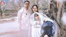 <p>Foto terbaru yang diunggah di akun Instagram Raffi Ahmad dan Nagita Slavina, kompak berpose bersama Rafathar dan Cipung. Berlatar bunga Sakura yang sedang bermekaran, keempatnya mengenakan outfit yang berbeda-beda. Foto: Instagram.</p>