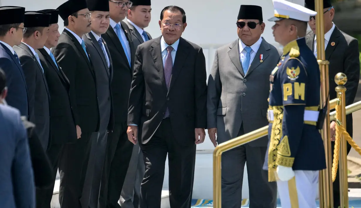 Prabowo dan Hun Sen dijadwalkan akan melakukan pertemuan bilateral beserta delegasi antara kedua negara. (BAY ISMOYO/AFP)