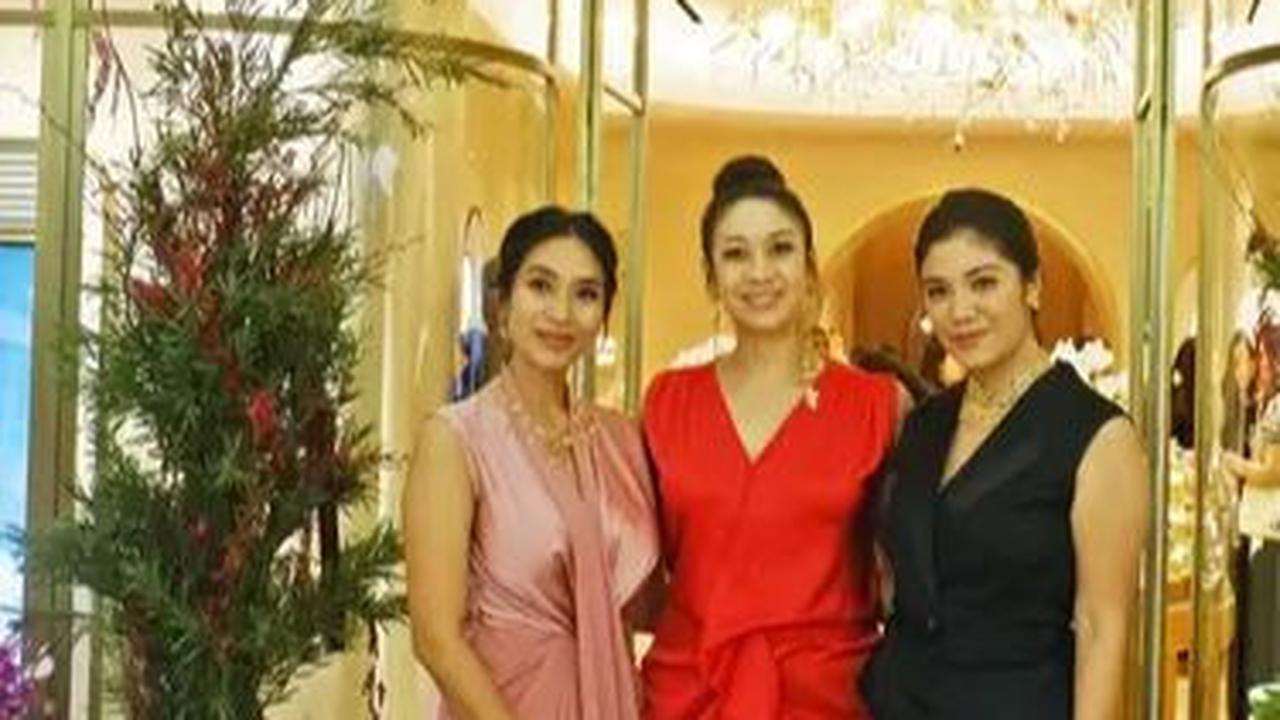 8. Happy Salma: Bisnis Aksesoris Etnik yang Terkenal di Hollywood