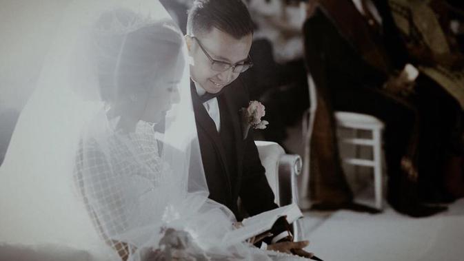 Deretan pasangan selebriti Tanah Air yang menikah usai pacaran lebih dari 7 tahun. (Sumber: Instagram/@nobelphotography)