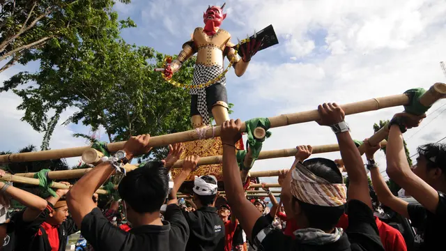 Ritual Ogoh-Ogoh di Palu