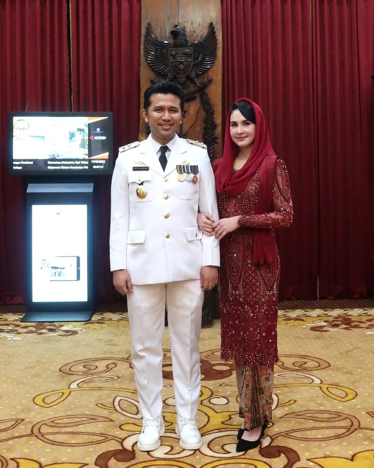 Potret Cantik Arumi Bachsin Kenakan Kebaya Merah, Disebut Bak Bidadari