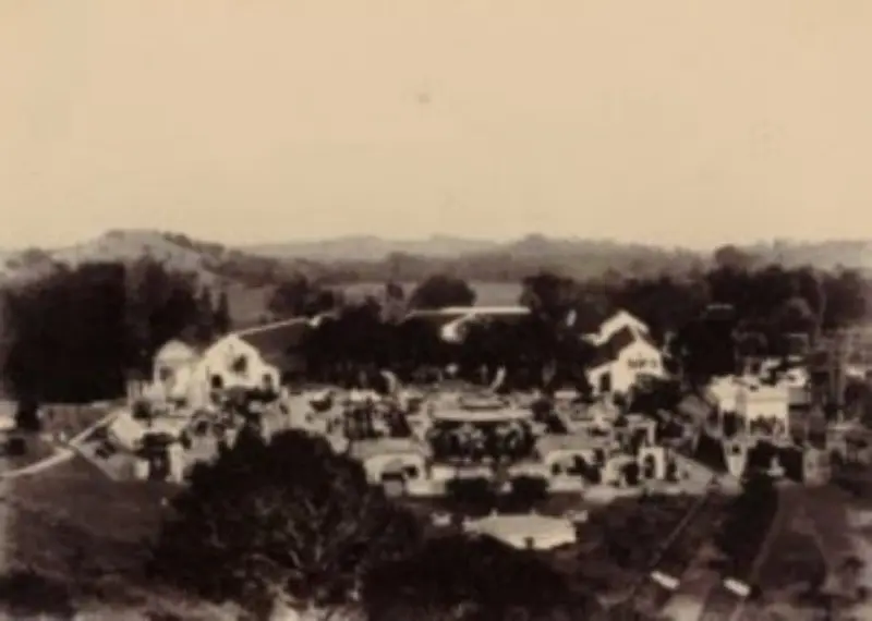 Kompleks Istana Balekambang antara 1900-1907. (foto: /Dok. KITLV-silviagalikano.com/edhie prayitno ige))