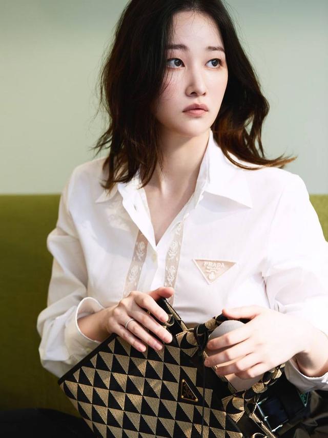 Profil Jeon Jong Seo Pemeran Tokyo di Money Heist Korea yang Tangguh ...