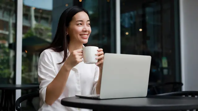 wanita juli yang tidak gampang dijatuhkan